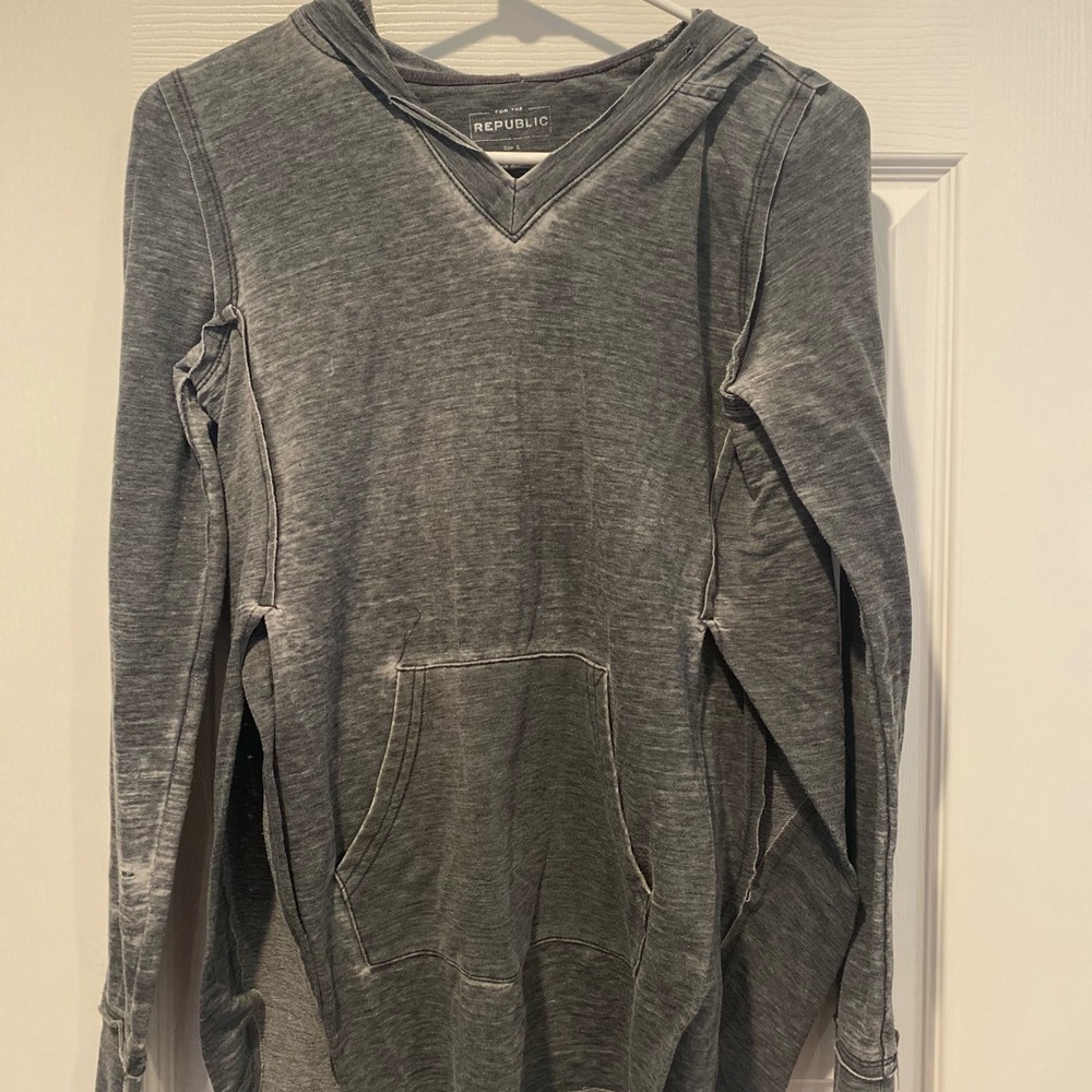 Lightweight Grey Pull over jacket with side slits